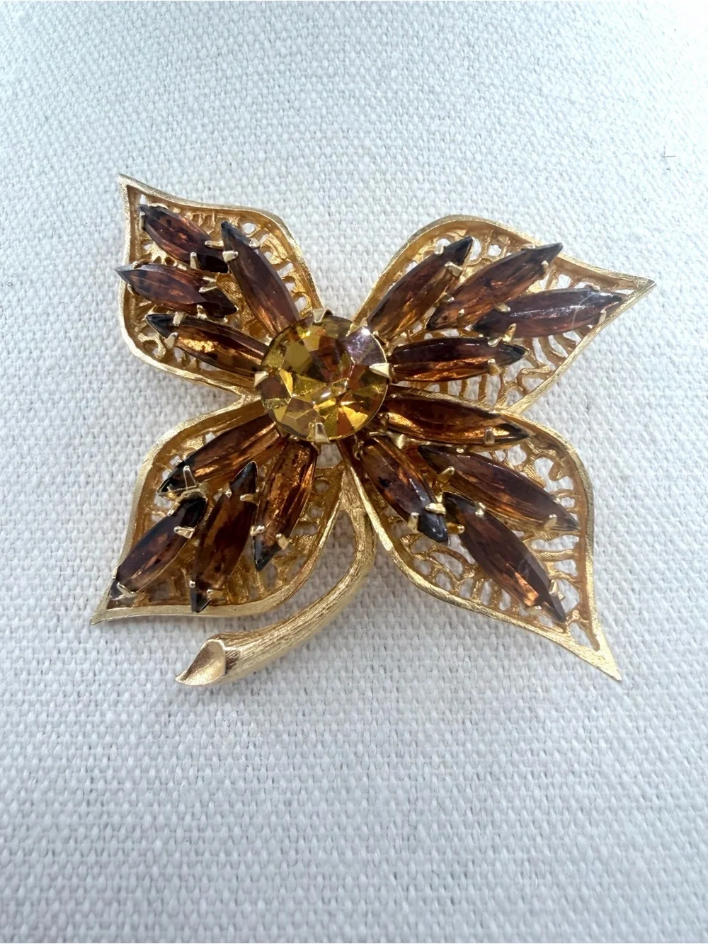 Vintage Amber Golden Brown Crystal Gold Tone Leaf Brooch Pin Woman’s Jewelry